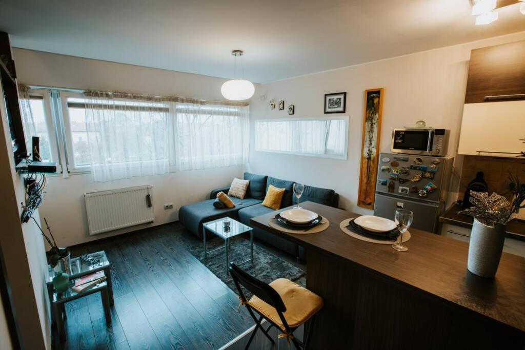 Nyugalom A Belvarosban Szeged Buitenkant foto